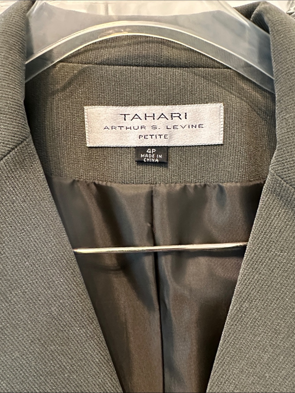 Tahari Arthur S. Levine 4P Double-Breasted Olive Women's 2-piece pant suit - Picture 8 of 11